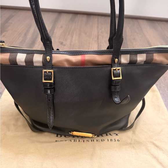 Burberry Black Leather Salisbury Tote Bag - Picture 8 of 12